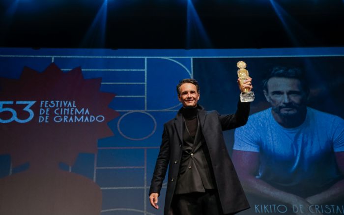 Ator recebeu o Kikito de Cristal em Gramado (Foto: Divulgação/Festival de Gramado/Edison Vara)