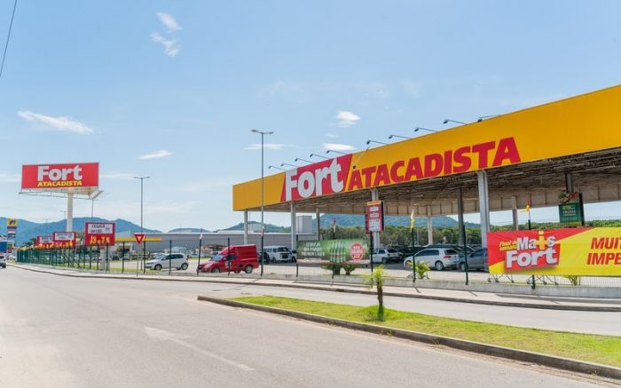 Vagas são para a nova loja no bairro Dom Bosco e para unidades já existentes em Itajaí e Navegantes (Foto: WeArt/Divulgação)