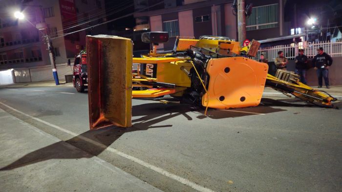 Máquina tombou após falha no freio (foto: GMBC)