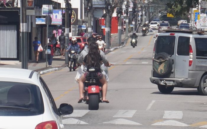 Balneário Camboriú deixou mais rígidas as regras para circular com veículos autopropelidos na cidade (Foto: João Batista)