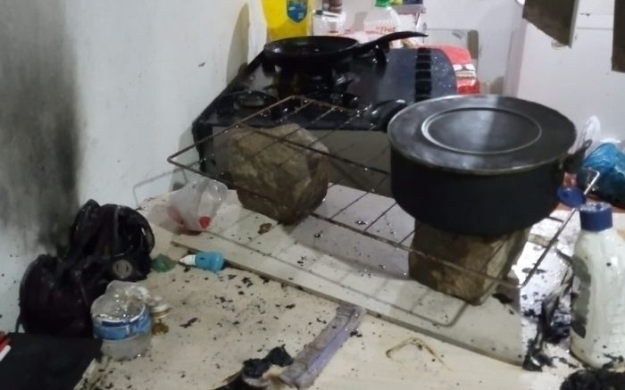 Homem foi abastecer uma lata com álcool quando recipiente explodiu (Foto: Divulgação/CBMSC)