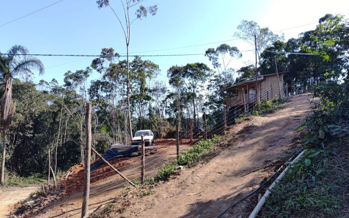 Operação combate a ocupação clandestina de terrenos públicos (Foto: Divulgação/PMI)