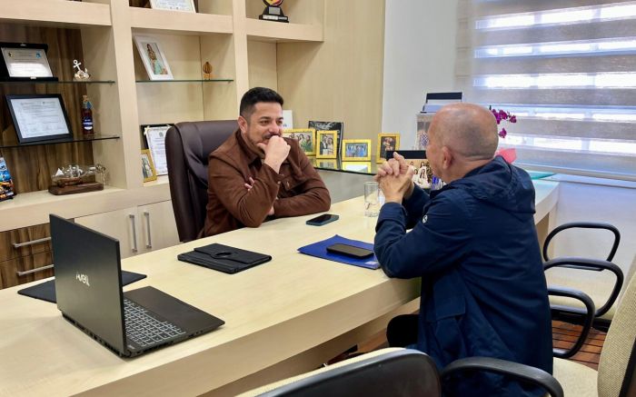 Diretor da rede discutiu o projeto em reunião com o prefeito Luizinho
(Foto: Divulgação)