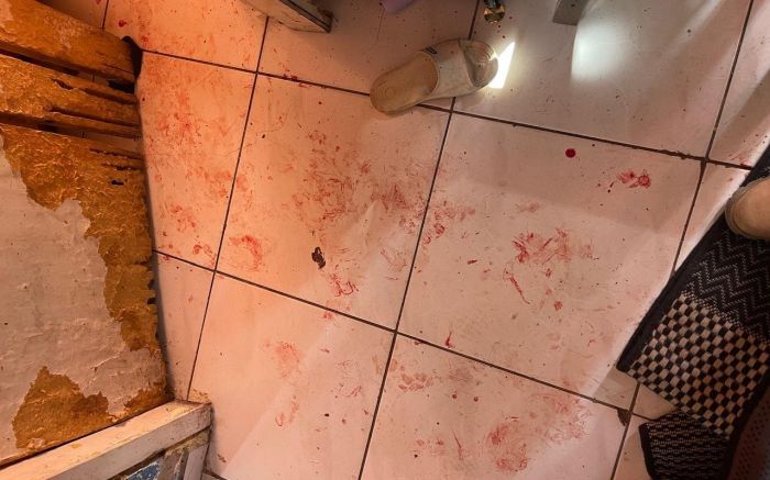 Mulher trancou a porta e dificultou entrada da PM (foto: PM)