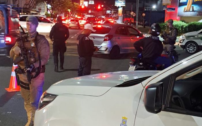 Muitos motoristas com CNHs vencidas foram abordados (foto: GMBC)