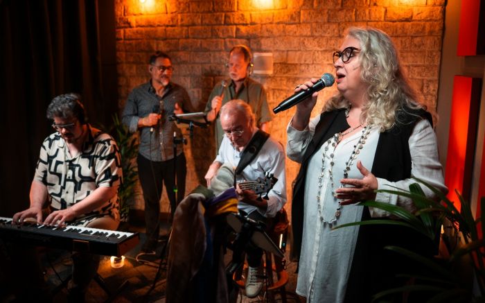 Louise reuniu músicos e familiares para revisitar a obra do irmão, Daniel Lucena (Foto: Divulgação)