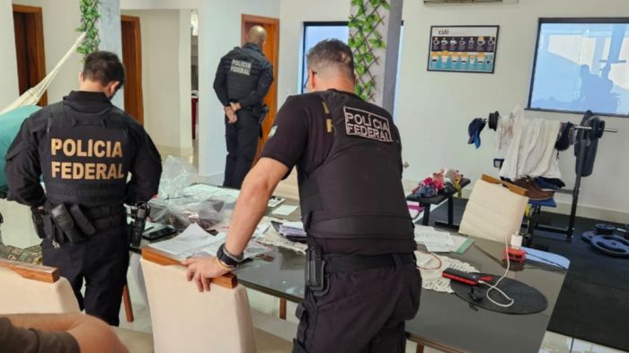 Mandados também foram cumpridos em Florianópolis, Palhoça, São José e Biguaçu (Foto: PF/Divulgação)