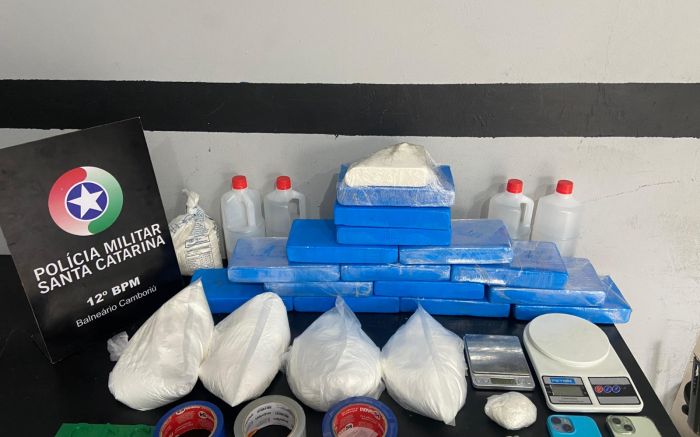 Traficante tentou fugir pela mata em Balneário Camboriú (Foto: Divulgação/PMSC)