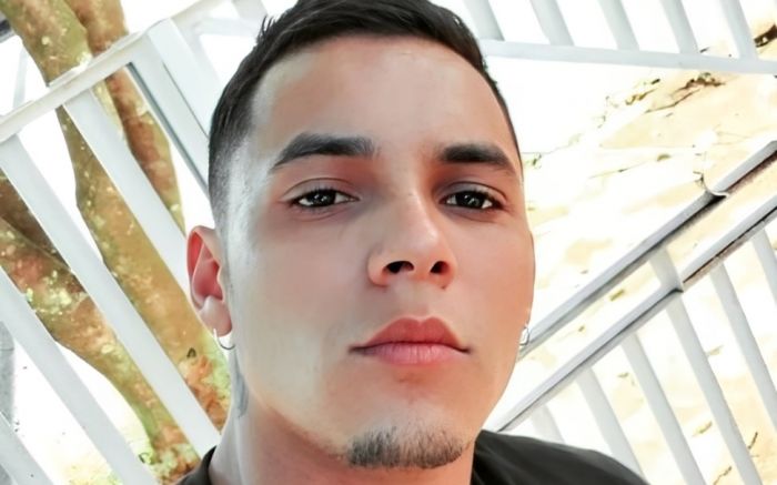 Lucas saiu de Dionísio Cerqueira para morar em Penha e trabalhar na construção civil na região (Foto: Divulgação)