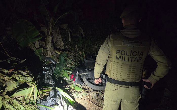As duas Hondas foram levadas para a Delegacia de Balneário Camboriú (Foto: PMSC)