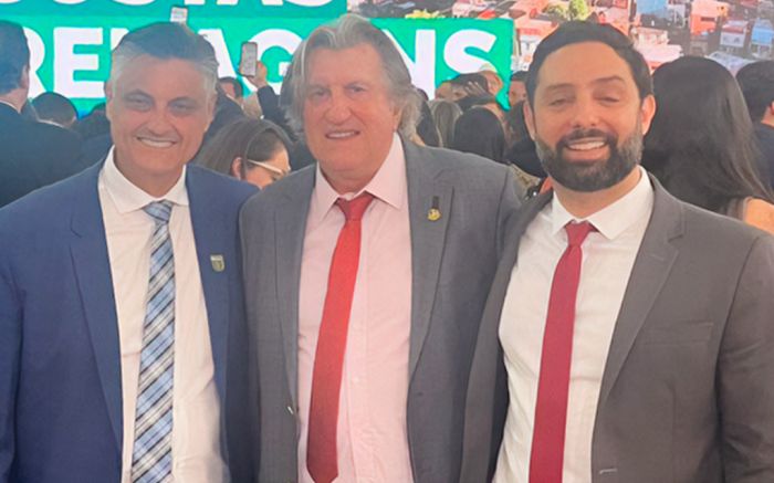 Probst, Pavan e vereador Zanatta comemoraram obra que promete conter cheias, mas também reservar água bruta
(foto: divulgação)