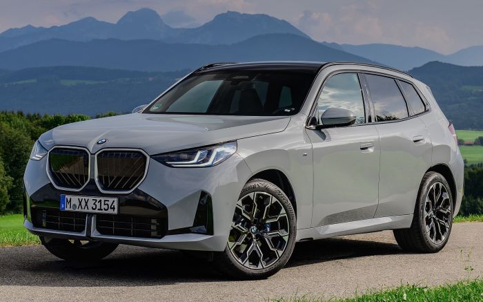 SUV de luxo vai de 0 a 100 km/h em apenas 6,3 segundos (Foto: Divulgação)