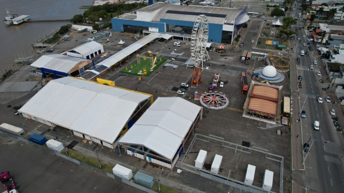 O parque de diversões trará a tradicional roda-gigante de 34 metros no exterior do evento (Foto: Jader Liberal/Secom)