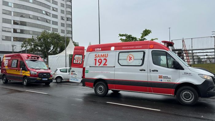 Vítima foi reanimada e levada ao hospital (Foto: Bruna Amorim)