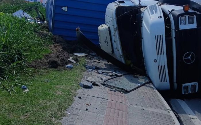 Sorte foi que o passeio público estava vazio na hora do acidente (Foto: Divulgação/CBVSC)