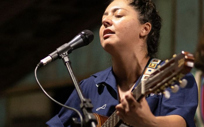 Aline Vieira sobe ao palco nesta quarta com o espetáculo “Mar de Dentro” (Foto: Isadora Manerich)