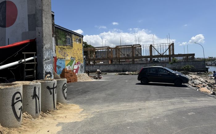 Cessão de uso da APS garante espaço temporário de 999m² para o estacionamento público (Foto: Camila Diel)