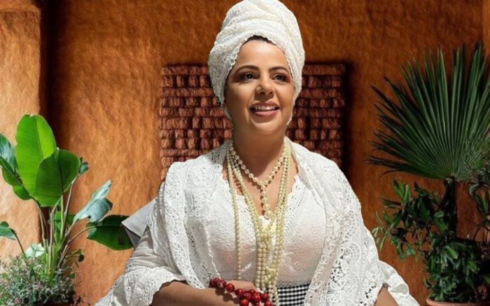 Vó Bahiana já atendeu milhares de pessoas com búzios africanos e trabalhos espirituais (Foto: Divulgação)