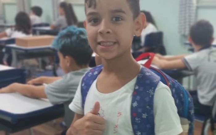 O menino Marcos Daniel quer viajar até Roraima para ver o avô e a bisavó doentes (Foto: mãe Cinthia Regina)