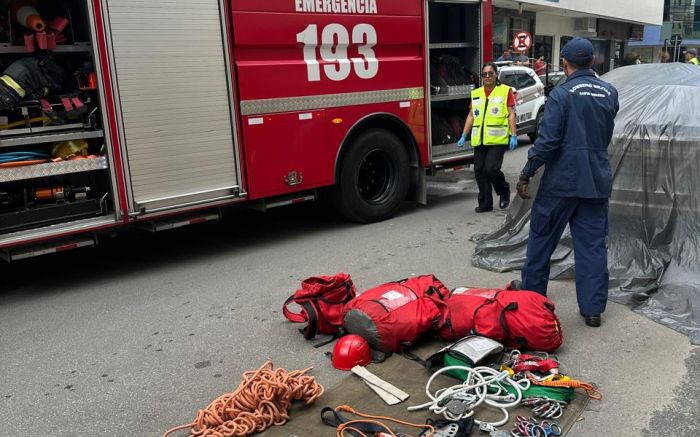 Queda aconteceu por volta das 10h, na rua 266, no bairro Andorinha  (Divulgação CBMSC)