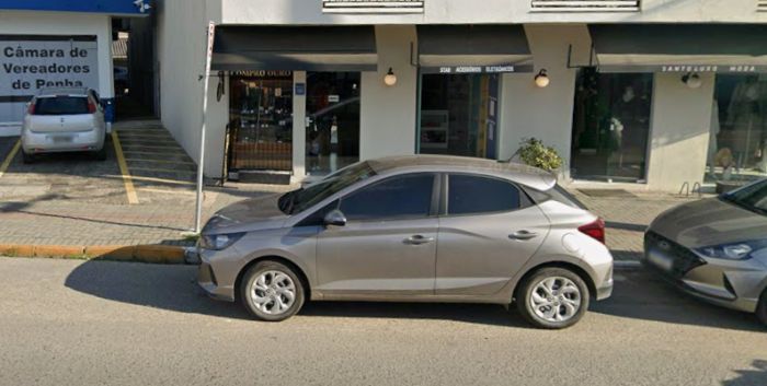 Estabelecimento revende joias e também compra ouro, na avenida Eugênio Krause (Foto: Reprodução/Google)