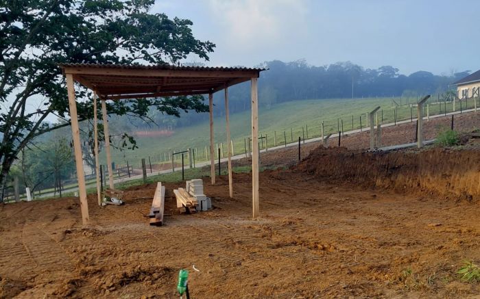 Morador pede embargo e demolição das obras (Foto: Divulgação)