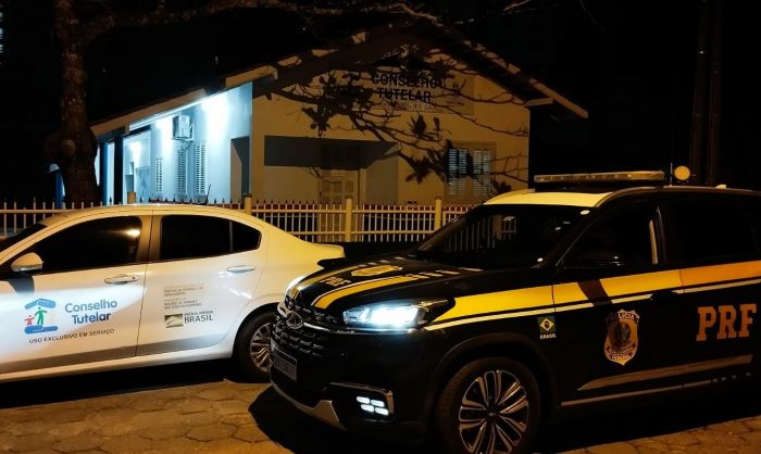 Caso aconteceu na BR 101, em Porto Belo, na noite de quarta-feira (Foto: Divulgação PRF)
