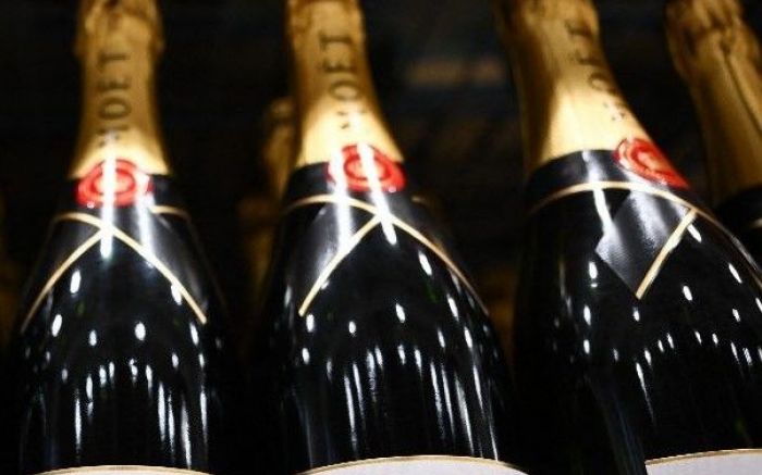 Bebida importada custa, em média, R$ 500 a garrafa (Foto: Reprodução)