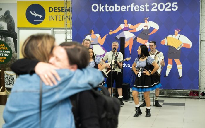Bandinhas animaram o saguão e deram clima de festa alemã durante o mês festivo (Foto: Divulgação/Motiva)