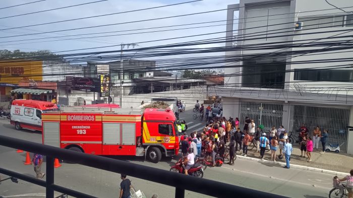 Um caminhão caçamba atropelou o ciclista na rua José Francisco Laurindo, em São Domingos (Foto: Leitor)