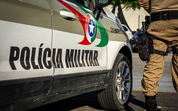 Adolescente foi flagrado em meio a uma venda de drogas (Foto: Ilustrativa/PMSC)