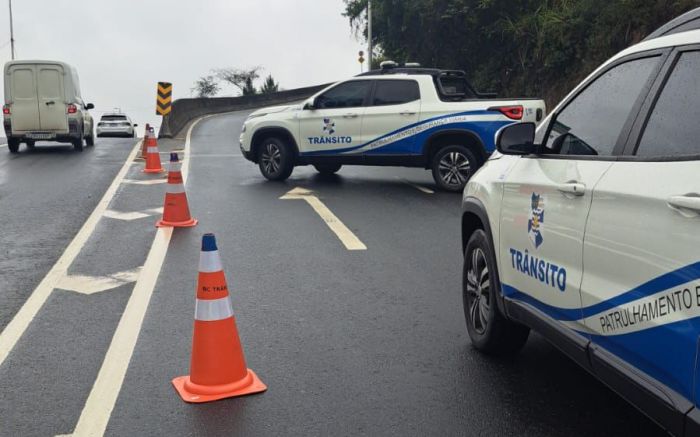 Pista foi liberada após conclusão da limpeza (Foto: Divulgação/PMBC)