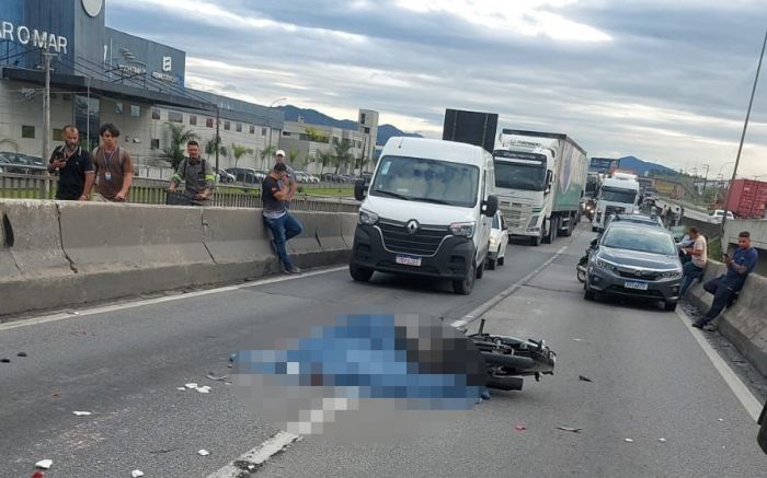 Acidente deixou mais de 24 quilômetros de filas (Foto: Leitor)