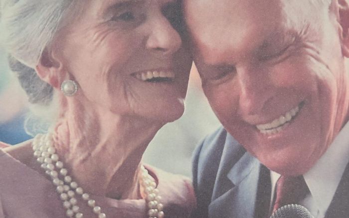 Biografia foi escrita por Kenia Sandri Fagundes, neta do casal (Foto: Reprodução)