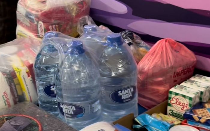 Caminhão com as doações deve seguir viagem a terça-feira (Foto: Reprodução/Redes sociais/PMBC)