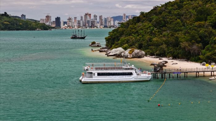 Teste levou barco da Barra Sul à ilha em 40 minutos (Foto: Divulgação)