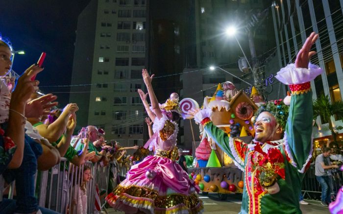 Desfiles serão sempre às quartas e sábados, às 20h (Foto: Divulgação/PMBC)