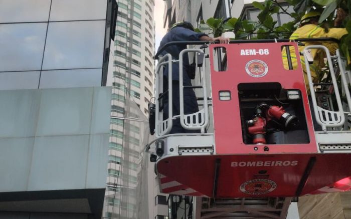 Homem ficou preso em andaime jaú e foi resgatado sem ferimentos (Foto Divulgação)