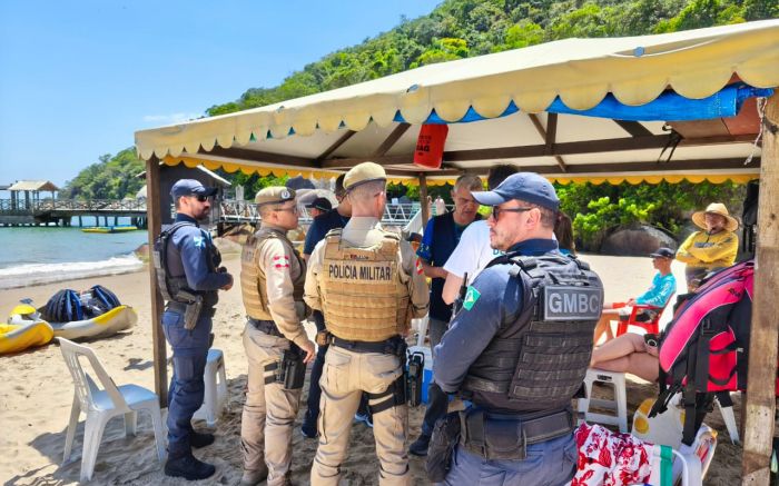 A operação foi da Guarda Municipal, Polícia Militar e setor de Fiscalização de Obras e Atividades Urbanas (Foto: Divulgação/Prefeitura de BC)