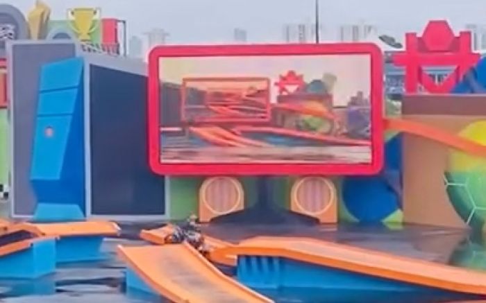 Lurrique Ferrari não resistiu à pancada contra a rampa do parque (Foto: Redes sociais)