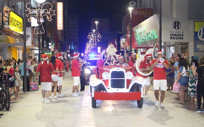 Abertura do Natal Encanto vai acionar iluminação com 500 mil lâmpadas (Foto: DIARINHO e Arquivo/PMI)