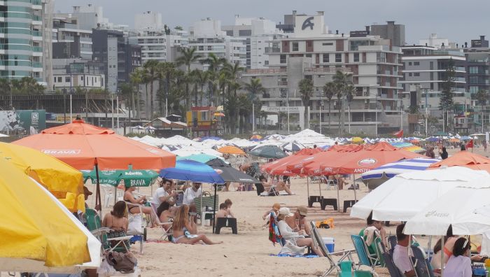 Regras valem pra ambulantes, comércios fixos, clubes e condomínios (Foto: João Batista)