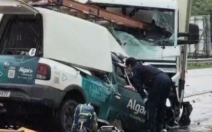 Escada foi arremessada para dentro do caminhão e matou o motorista na hora (Foto: Reprodução)