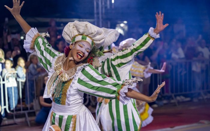 Legenda: Desfile do Viva o Natal BC toma conta da avenida Atlântica neste sábado, a partir das 20h, com carros alegóricos, shows e muita magia natalina (Foto: Prefeitura BC Imprensa) Legenda: Desfile do Viva o Natal BC toma conta da avenida Atlântica neste sábado, a partir das 20h, com carros alegóricos, shows e muita magia natalina (Foto: Prefeitura BC Imprensa)
