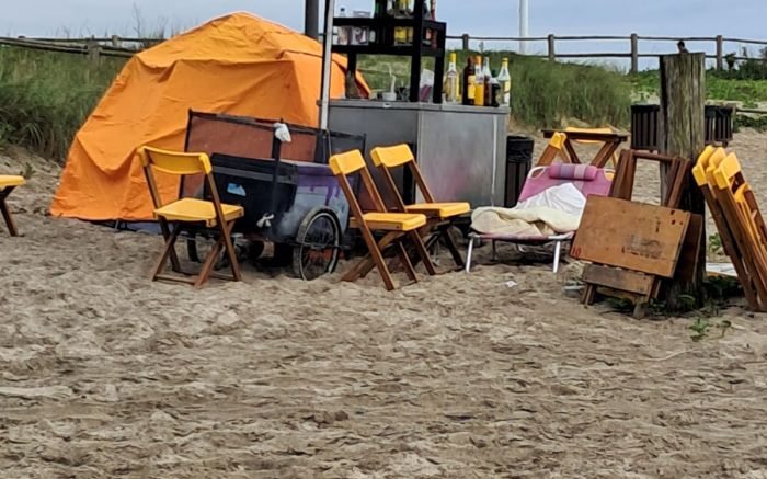 Comerciante foi visto em tenda (Foto: Leitora)