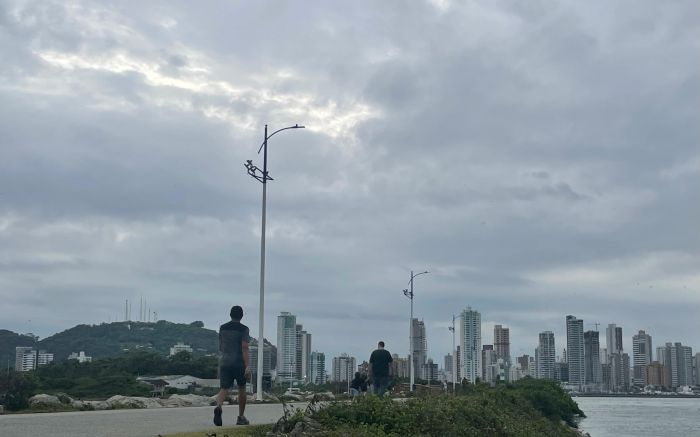 Frente fria deve chegar à região de Itajaí entre segunda e terça (Foto: Arquivo/João Batista)