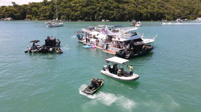 Ação integrada fiscalizou 56 embarcações, apreendeu barco e terminou com prisão por tráfico (Foto: PM/Divulgação)