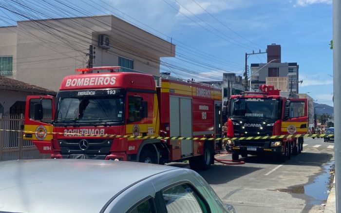 Casa de madeira foi destruída pelo fogo (Foto: Divulgação CBMSC)