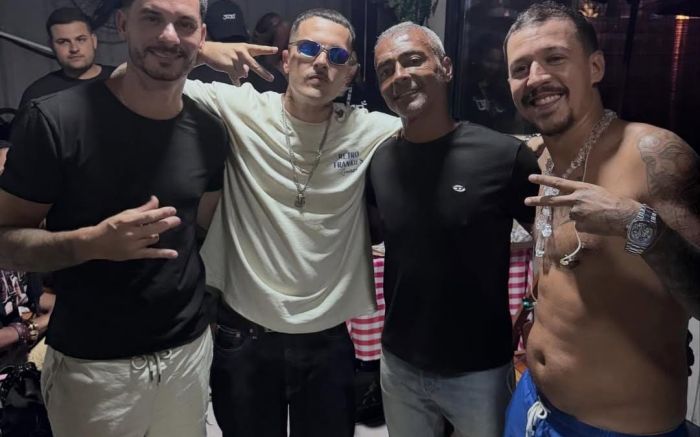 Craques são atração à parte na faixa de areia (Foto: redes sociais)