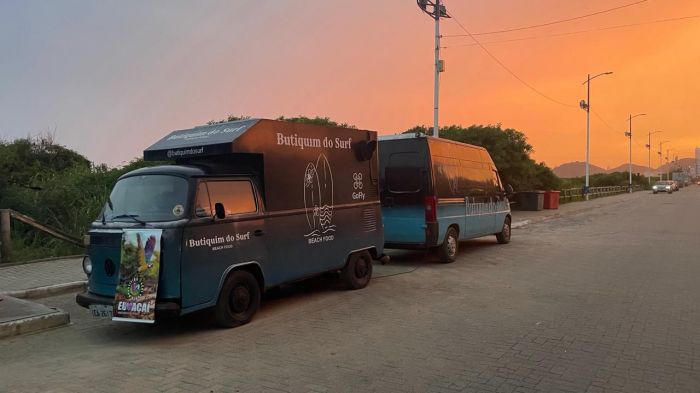 Batata trabalha no canto da Praia Brava há oito anos com o Botequim do Surf (Foto: Leitor)